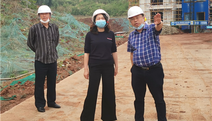 市國資委副主任張力到興學(xué)商務(wù)中心調(diào)研項目建設(shè)、疫情防控工作